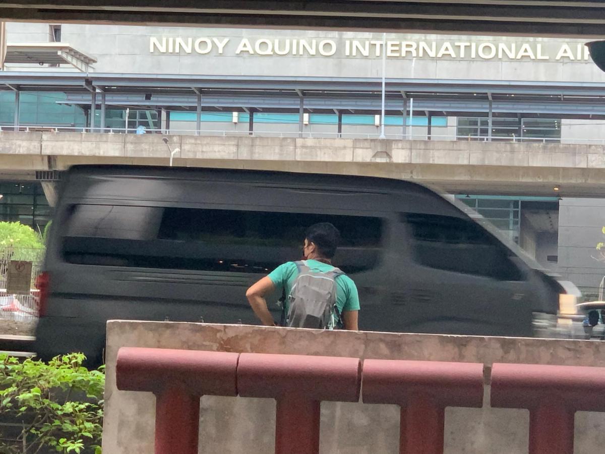 81 Newport Boulevard Cluster 4 - 8F Across Naia Airport, Terminal 3 Pasay Exterior photo