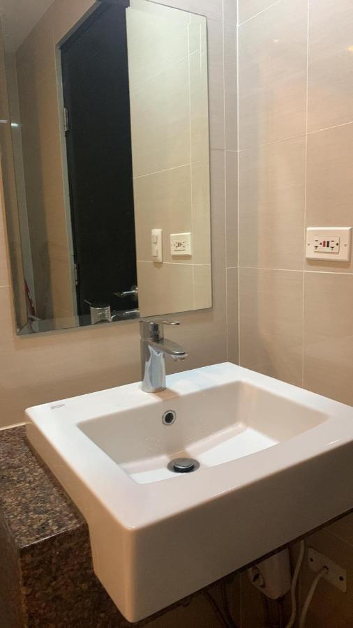 81 Newport Boulevard Cluster 4 - 8F Across Naia Airport, Terminal 3 Pasay Exterior photo