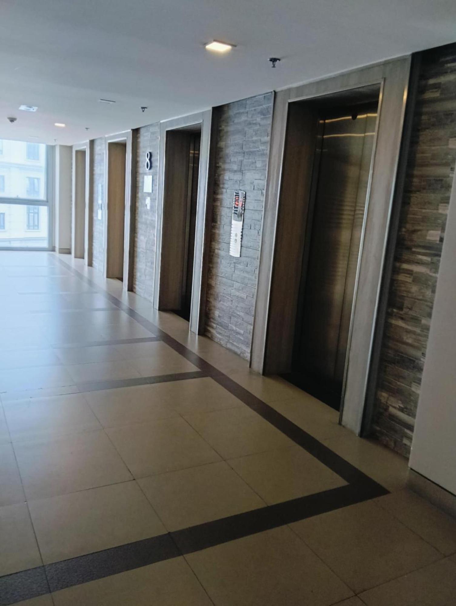 81 Newport Boulevard Cluster 4 - 8F Across Naia Airport, Terminal 3 Pasay Exterior photo
